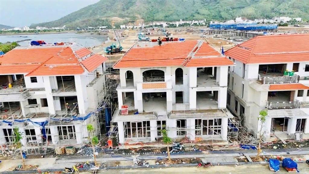 Căn góc. nhà phố 3 tầng sát cạnh trục d6 tuyến đường huyết mạch, kết nối sầm uất