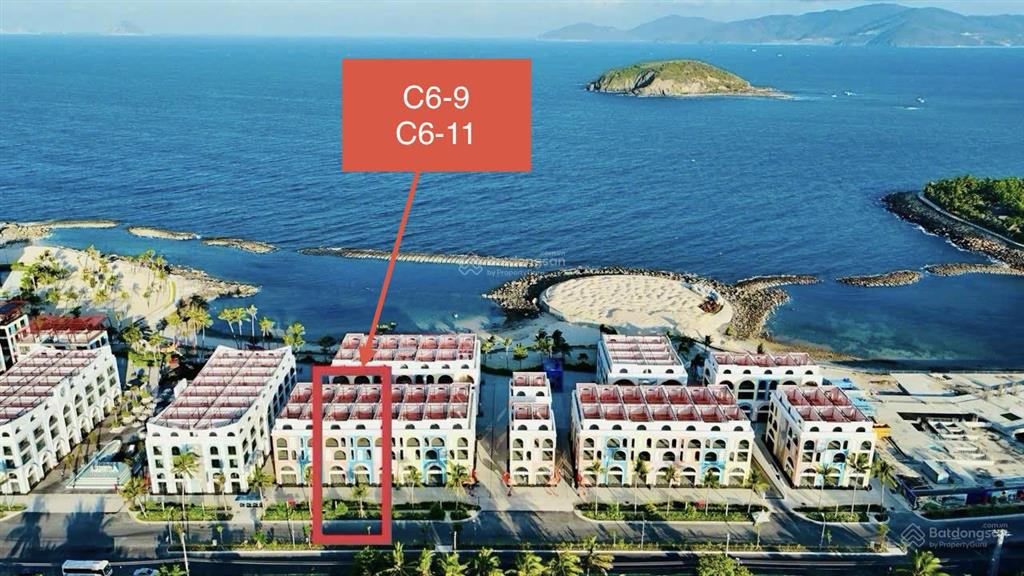Giá cực sốc  shophouse đối diện quảng trường và cách biển 30m giá chỉ 10 tỷ