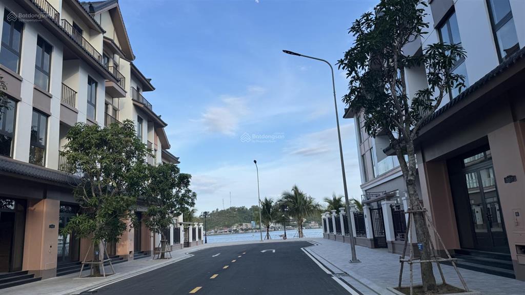 Giá tốt  nhà cách bãi tắm 50m  sổ hồng lâu dài  chỉ 12,8tỷ