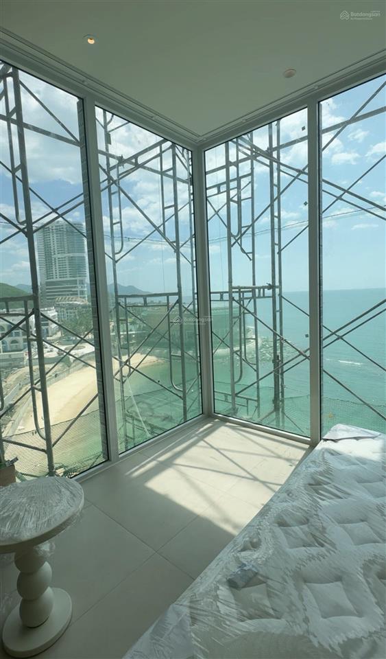 Hiếm! căn góc 2 phòng ngủ view trực diện biển giá tốt thị trường