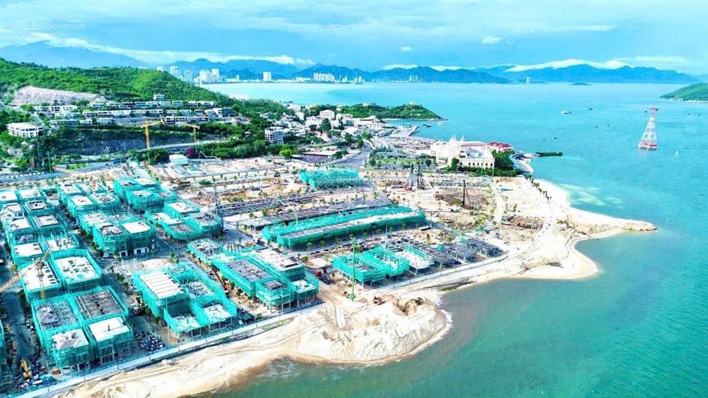 Giá hời thị trường  nhà 4 tầng cạnh bãi tắm  sổ lâu dài  hàng hiếm không có thêm