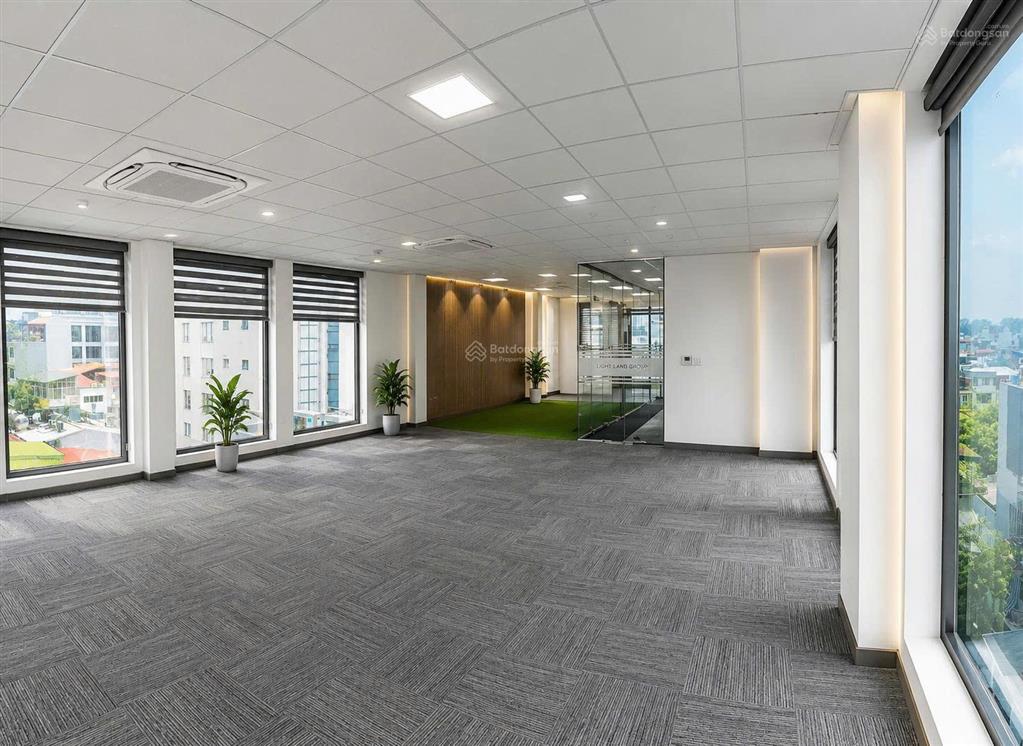 Free phí dịch vụ  cho thuê văn phòng siêu đẹp 120m2 phố kim mã, ba đình. giá thuê 30 triệu/tháng
