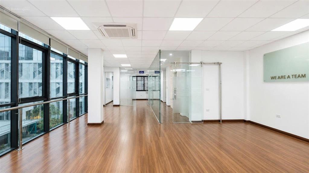 Cho thuê văn phòng siêu đẹp 50m2  15 triệu/tháng. mặt phố trung kính lớn, cầu giấy