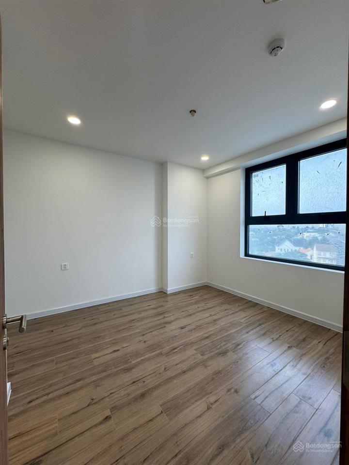 Chính chủ cần bán gấp căn 3pn full nội thất, view hồ bơi, giá 2 tỷ 550.  0799 587 ***