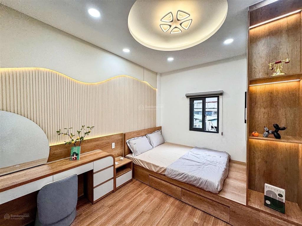 Nhà đẹp ở ngay  4 tầng  đường phan tây hồ  phường 7  phú nhuận.