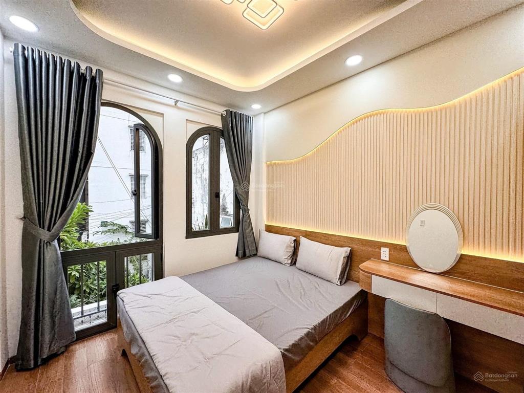 Nhà đẹp ở ngay  4 tầng  đường phan tây hồ  phường 7  phú nhuận.