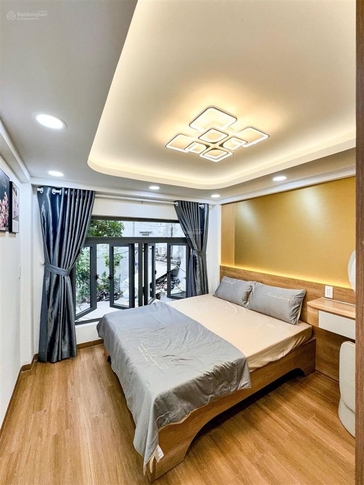 Nhà đẹp ở ngay  4 tầng  đường phan tây hồ  phường 7  phú nhuận.