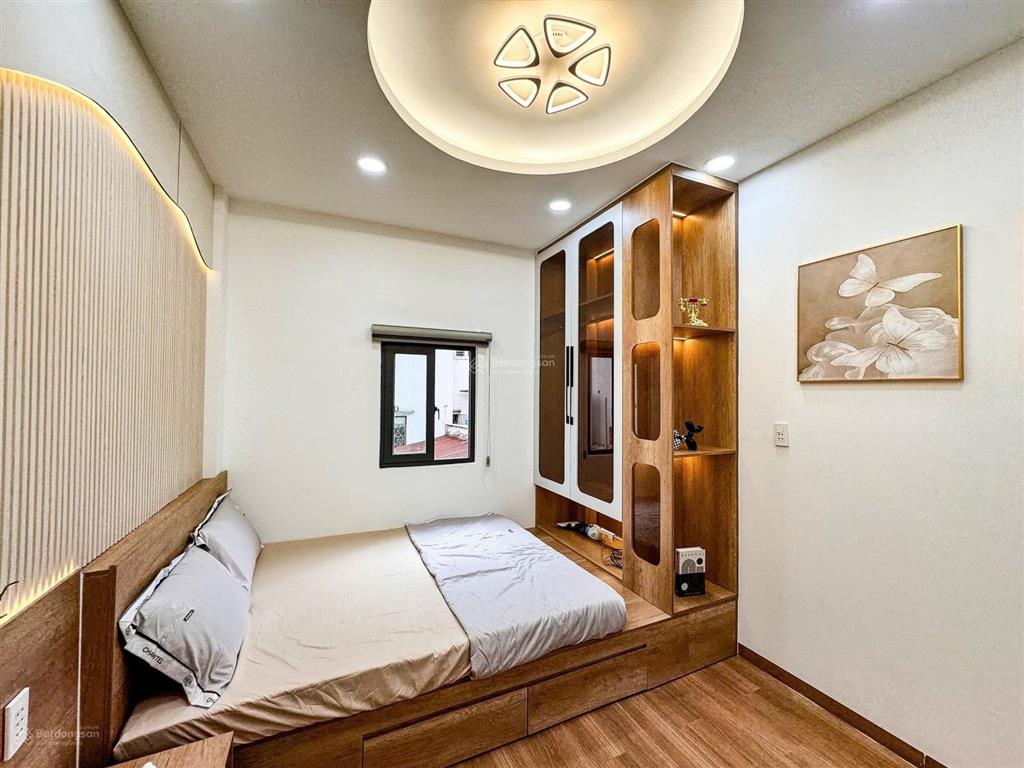 Nhà đẹp ở ngay  4 tầng  đường phan tây hồ  phường 7  phú nhuận.