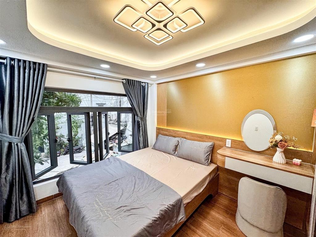 Nhà đẹp ở ngay  4 tầng  đường phan tây hồ  phường 7  phú nhuận.
