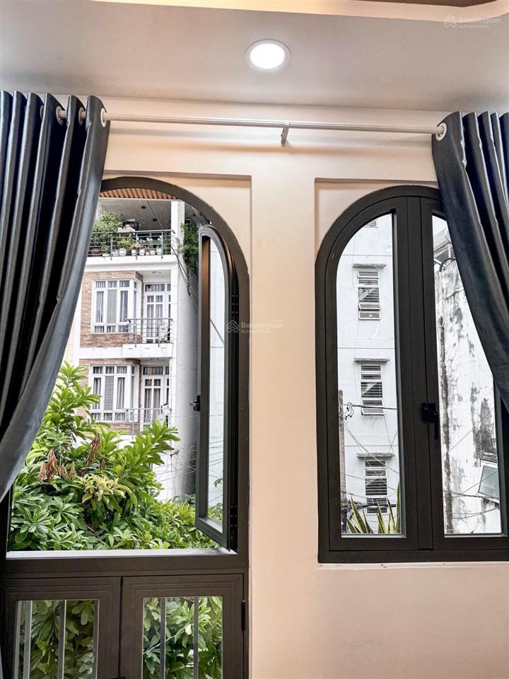 Nhà đẹp ở ngay  4 tầng  đường phan tây hồ  phường 7  phú nhuận.