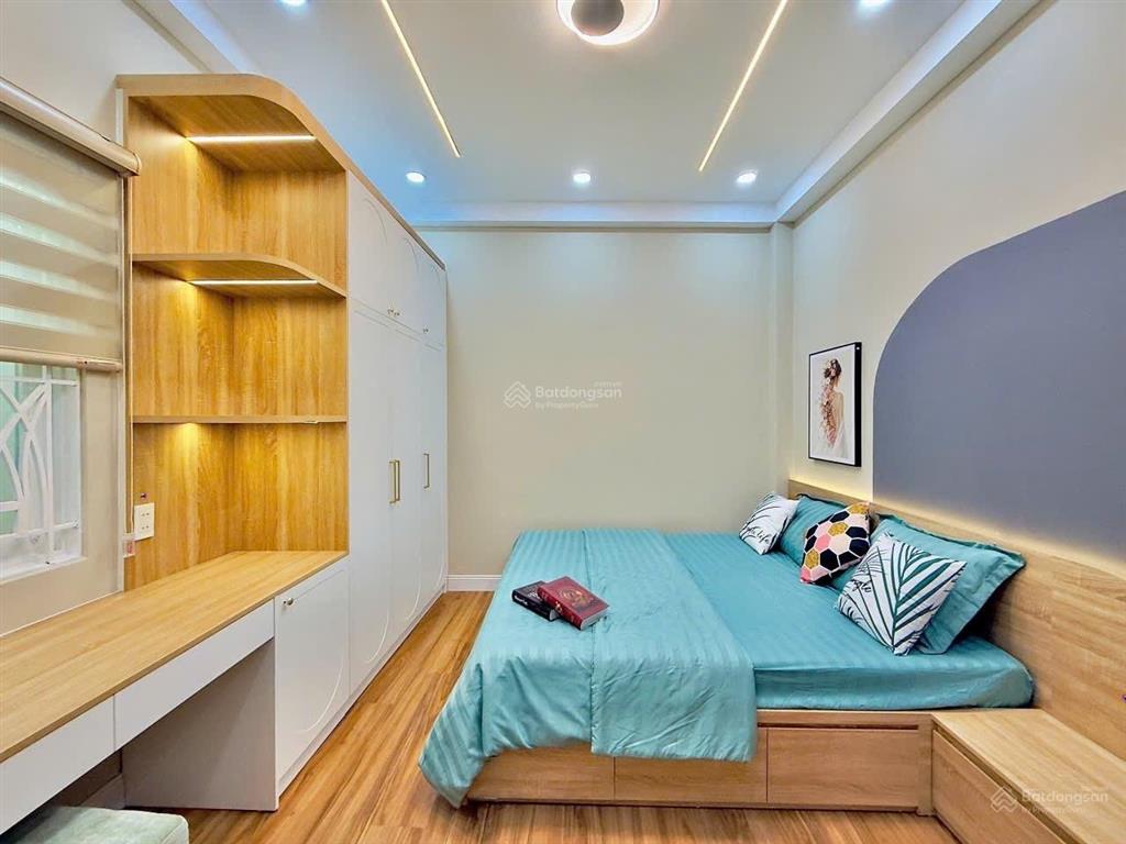 Bán nhà đẹp 4 tầng đường cô giang  phường 1  phú nhuận