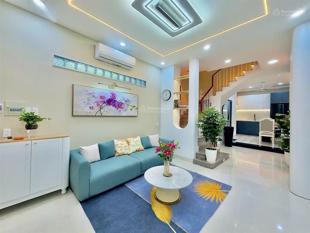 Bán nhà đẹp 4 tầng đường cô giang  phường 1  phú nhuận