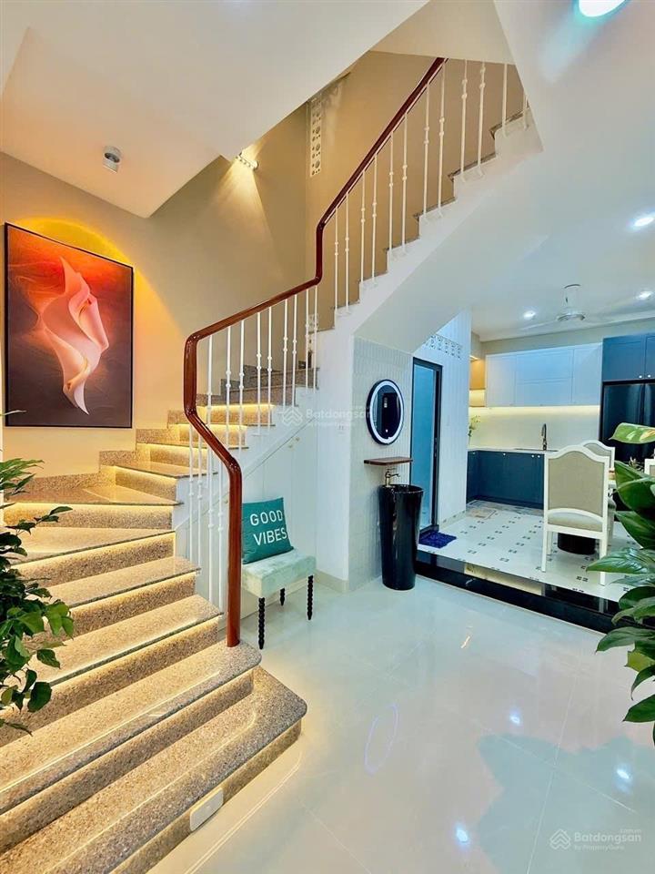 Bán nhà đẹp 4 tầng đường cô giang  phường 1  phú nhuận