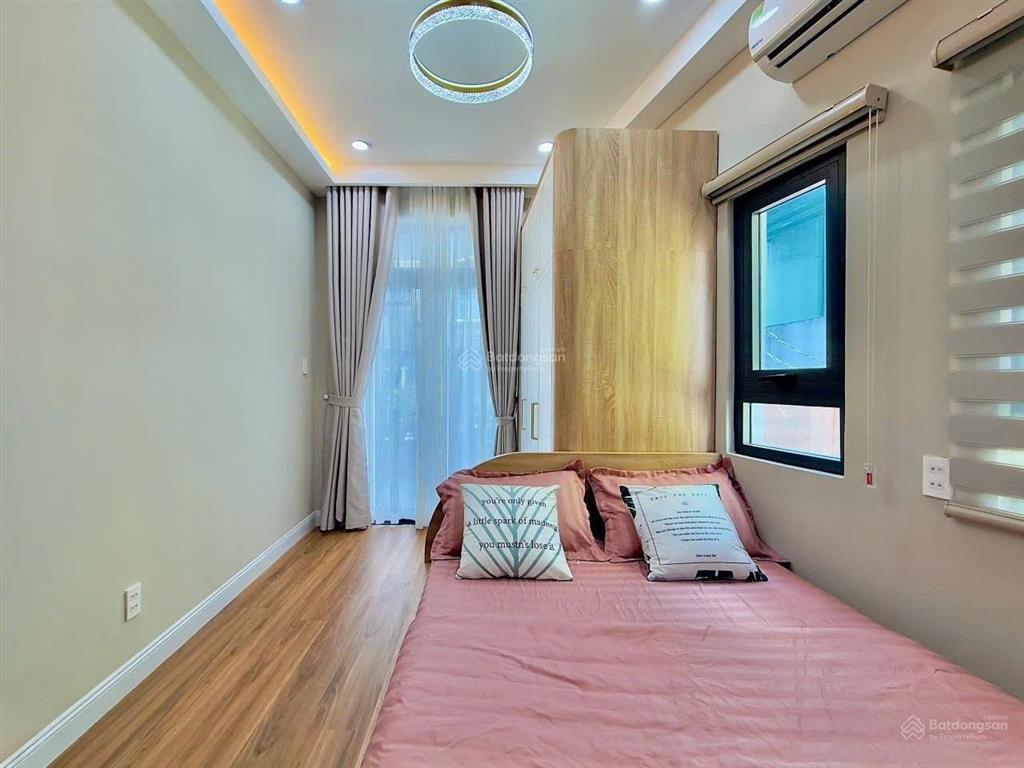 Bán nhà đẹp 4 tầng đường cô giang  phường 1  phú nhuận