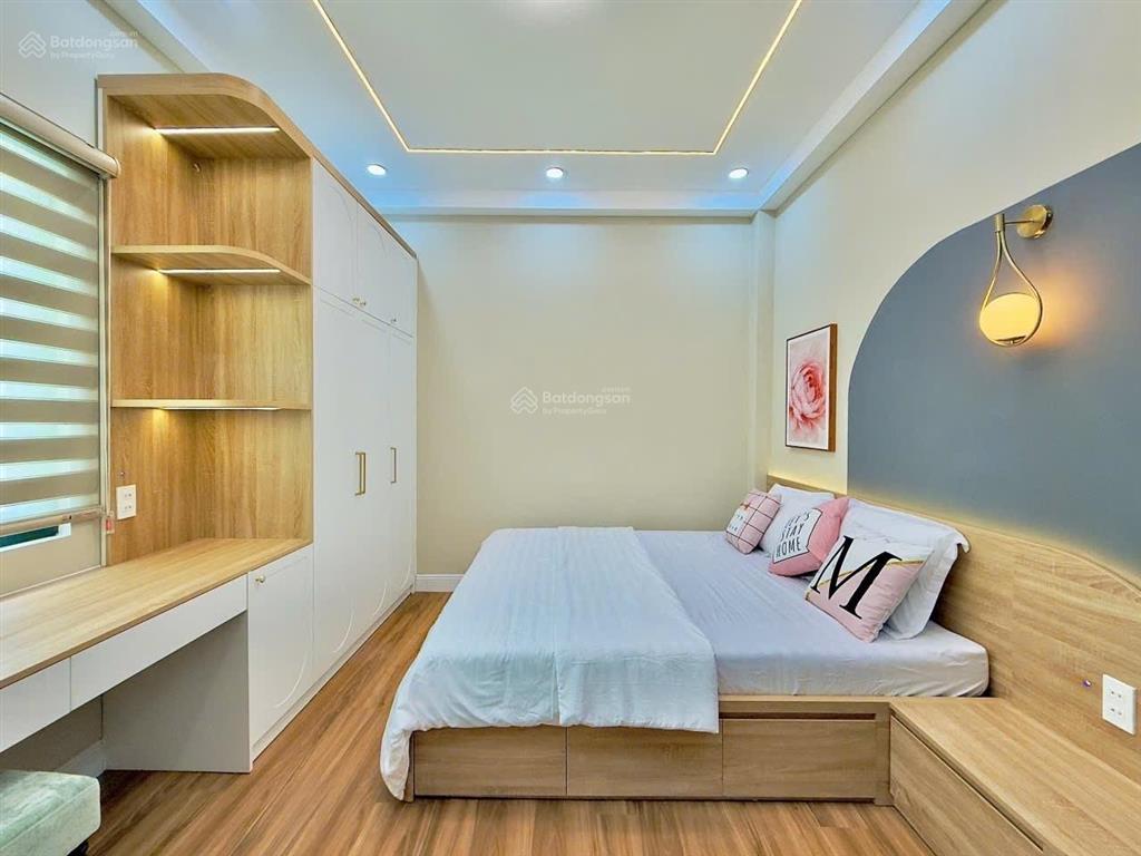Bán nhà đẹp 4 tầng đường cô giang  phường 1  phú nhuận