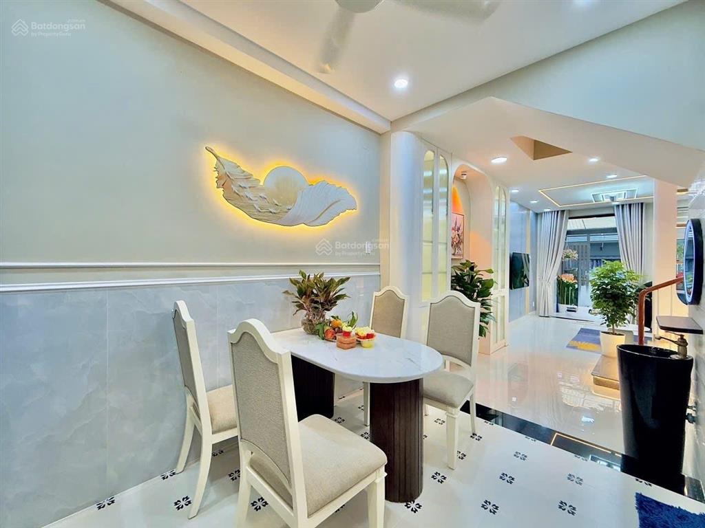 Bán nhà đẹp 4 tầng đường cô giang  phường 1  phú nhuận
