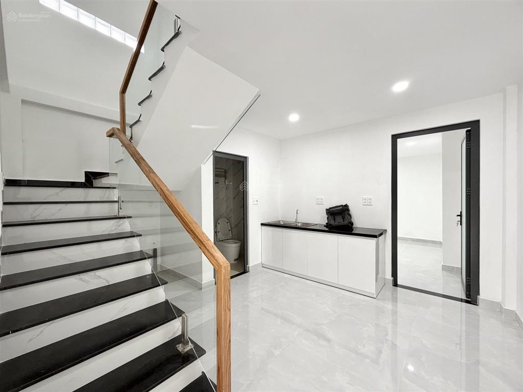 Nhà đẹp diện tích khủng 66m2  đường nguyễn thiện thuật  phường 24  bình thạnh