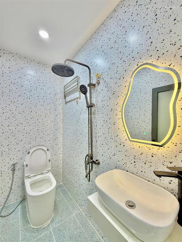 Nhà đẹp  dọn vào ở ngay. trên đường phan văn trị  phường 11 bình thạnh (phường bình lợi trung)