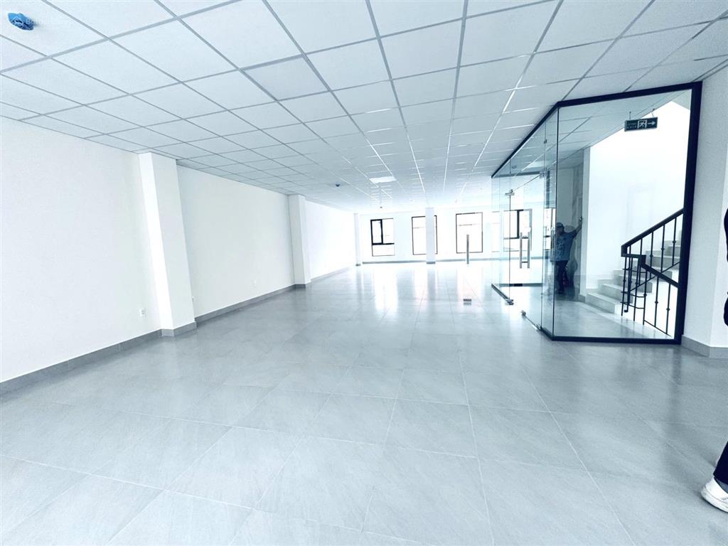 Cho thuê nhà 05 đặng tất phường tân định quận 1! 1200m2 (giá 150tr/th)