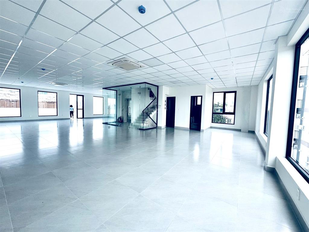 Cho thuê nhà 05 đặng tất phường tân định quận 1! 1200m2 (giá 150tr/th)