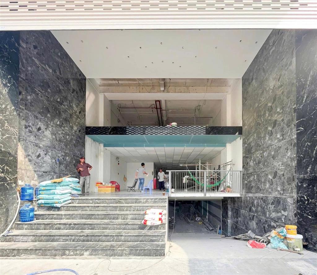 Tòa nhà mới đẹp  mặt tiền nguyễn thị thập phường tân quy quận 7 (sd 1.670m2)