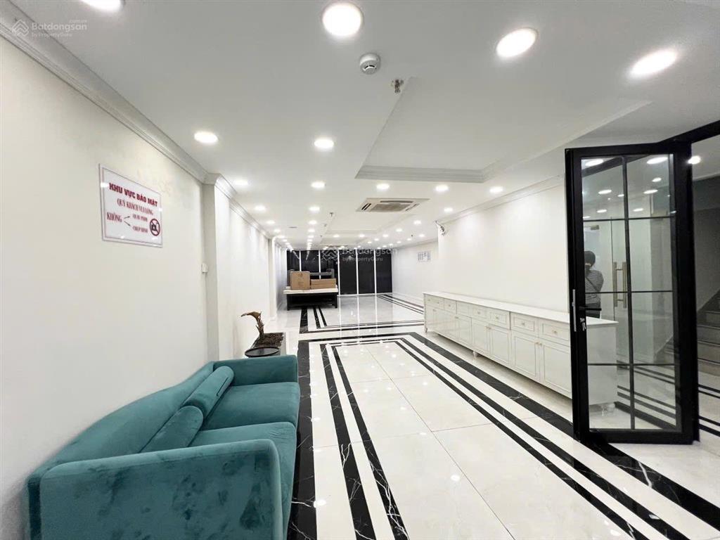 Mặt tiền ba tháng hai quận 10 (gần vạn hạnh mall)  2000m² 1 hầm 1 trệt 7 lầu, pccc