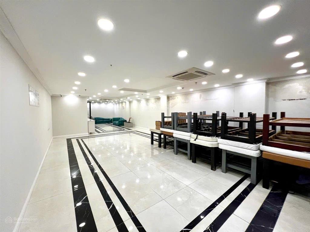 Mặt tiền ba tháng hai quận 10 (gần vạn hạnh mall)  2000m² 1 hầm 1 trệt 7 lầu, pccc