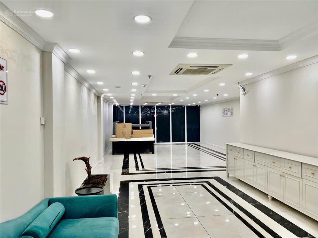 Mặt tiền ba tháng hai quận 10 (gần vạn hạnh mall)  2000m² 1 hầm 1 trệt 7 lầu, pccc