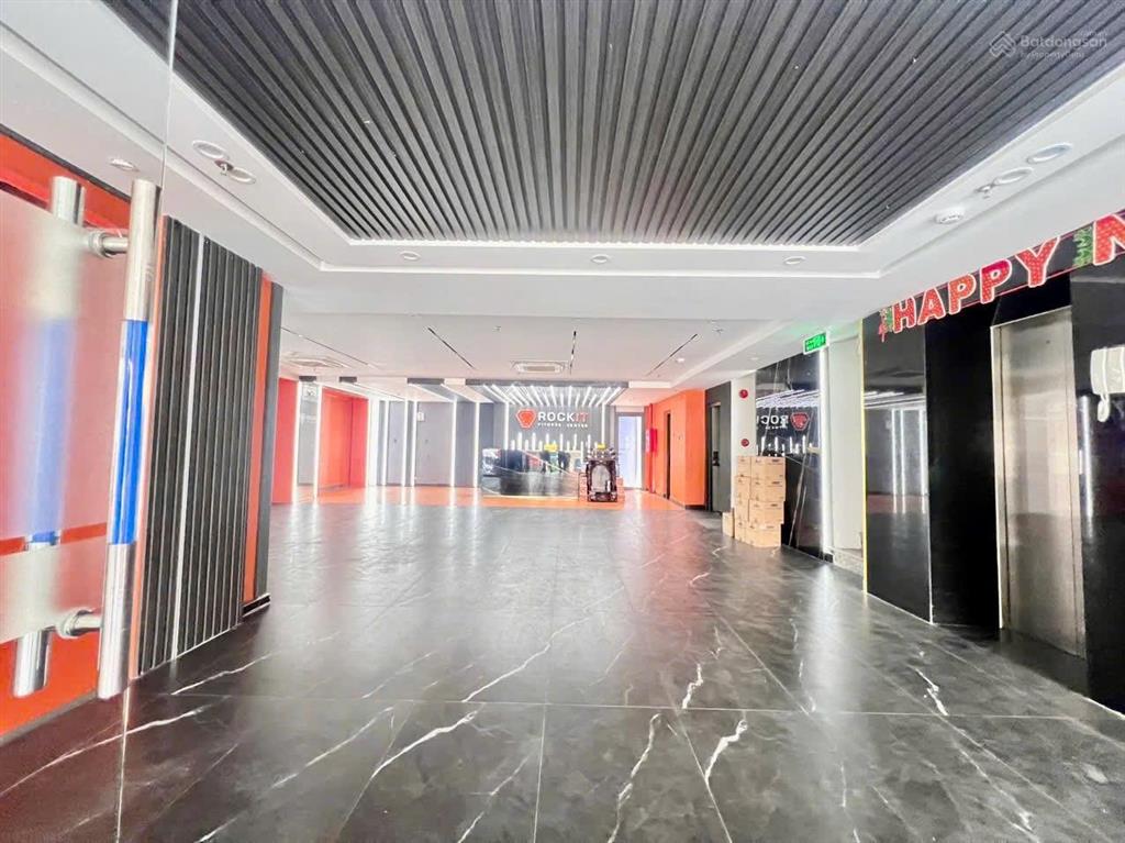 Tòa nhà văn phòng! 1900m2 trung tâm quận bình thạnh  h t 5l 2tm