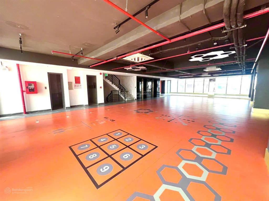 Tòa nhà văn phòng! 1900m2 trung tâm quận bình thạnh  h t 5l 2tm