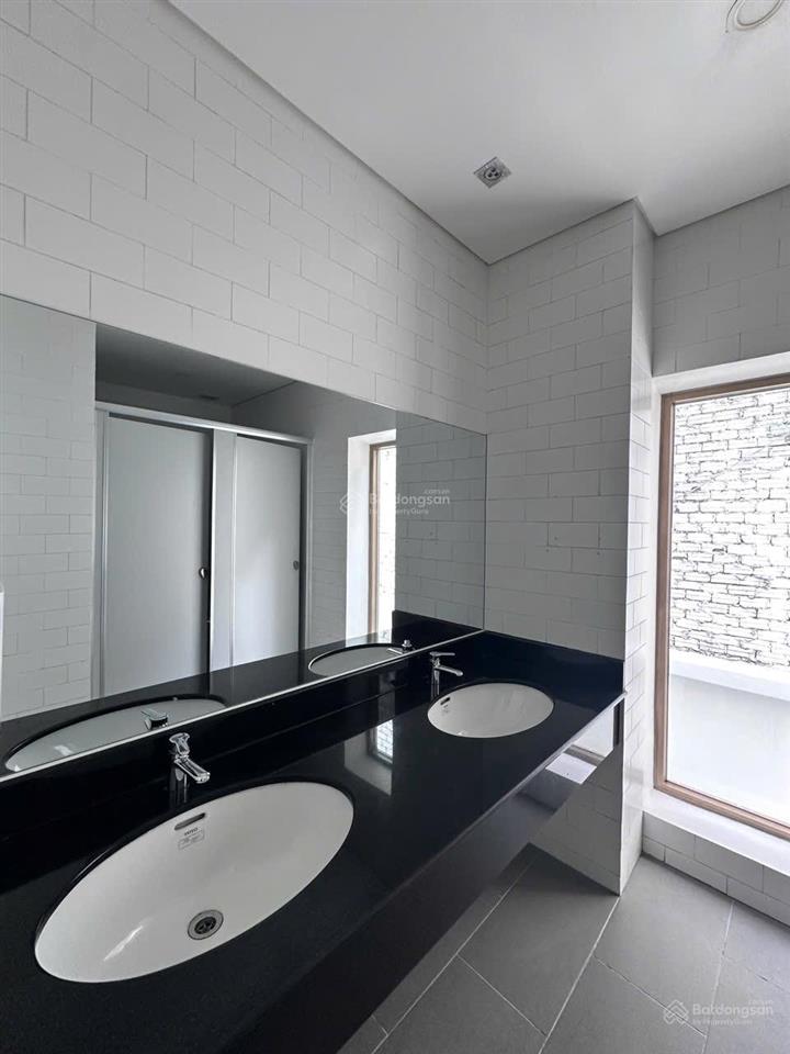 Cho thuê toà nhà văn phòng 3000m2 mt nguyễn thái học p.bến thành q1  h t l 9l