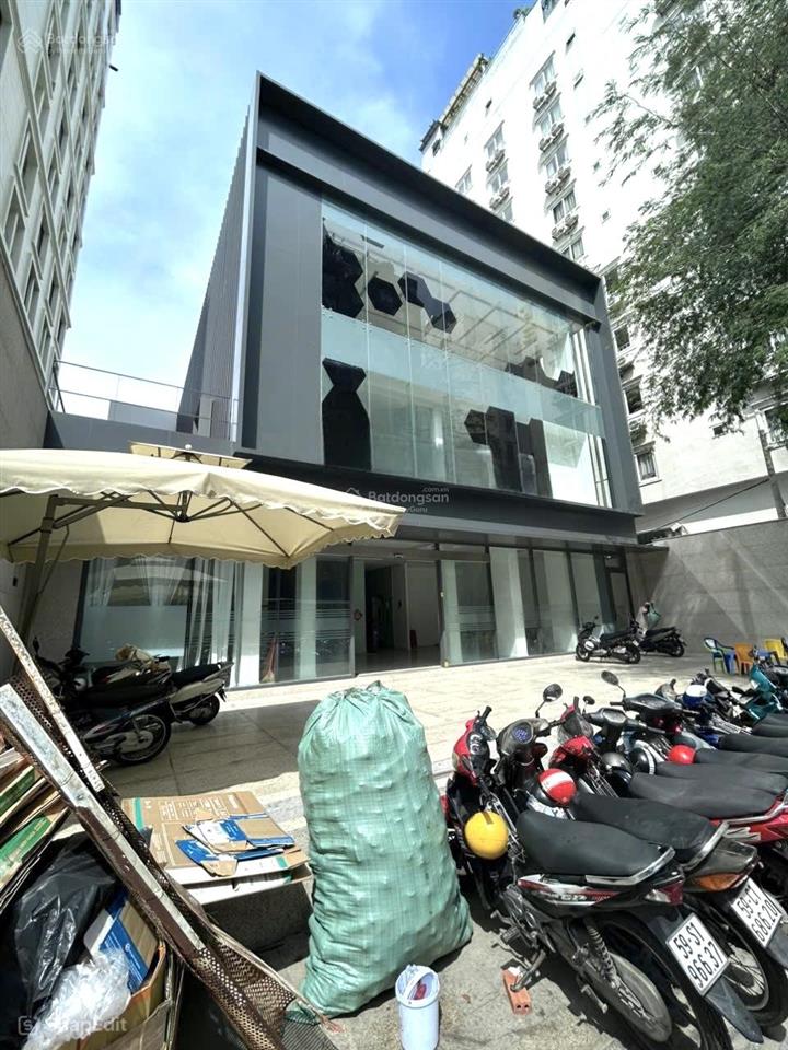 Cho thuê mt (18x35m) lý tự trọng, p. bến thành, q1  t 2l sân thượng