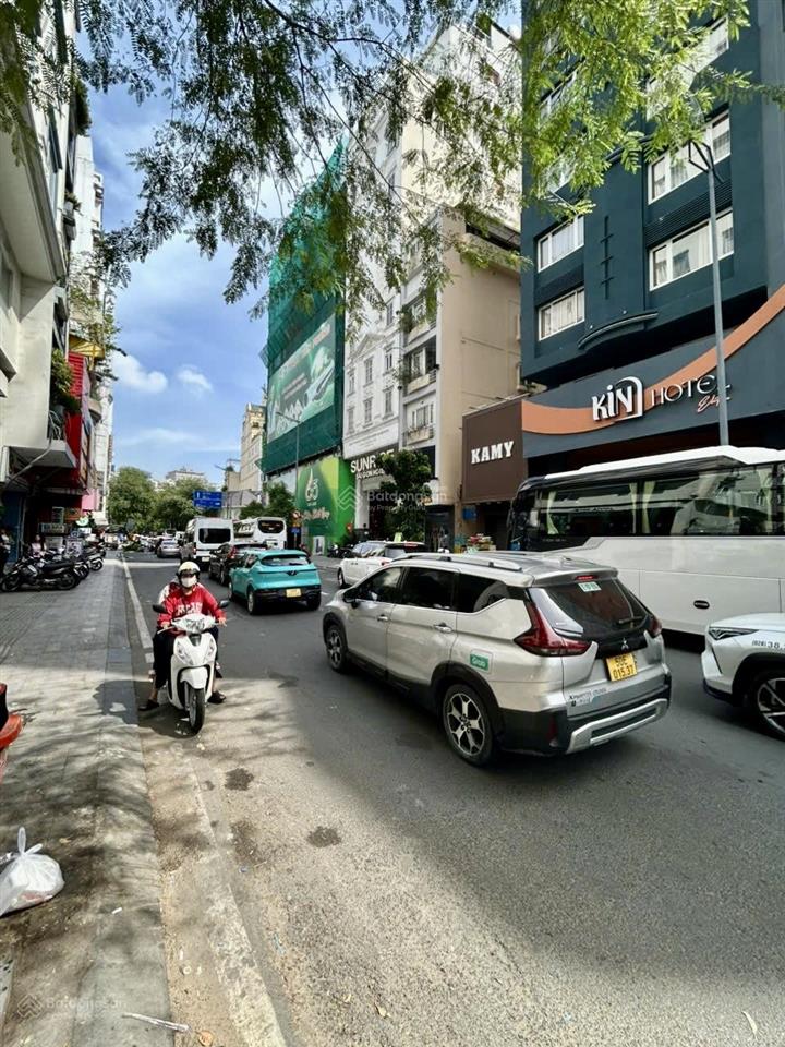 Cho thuê mt (18x35m) lý tự trọng, p. bến thành, q1  t 2l sân thượng