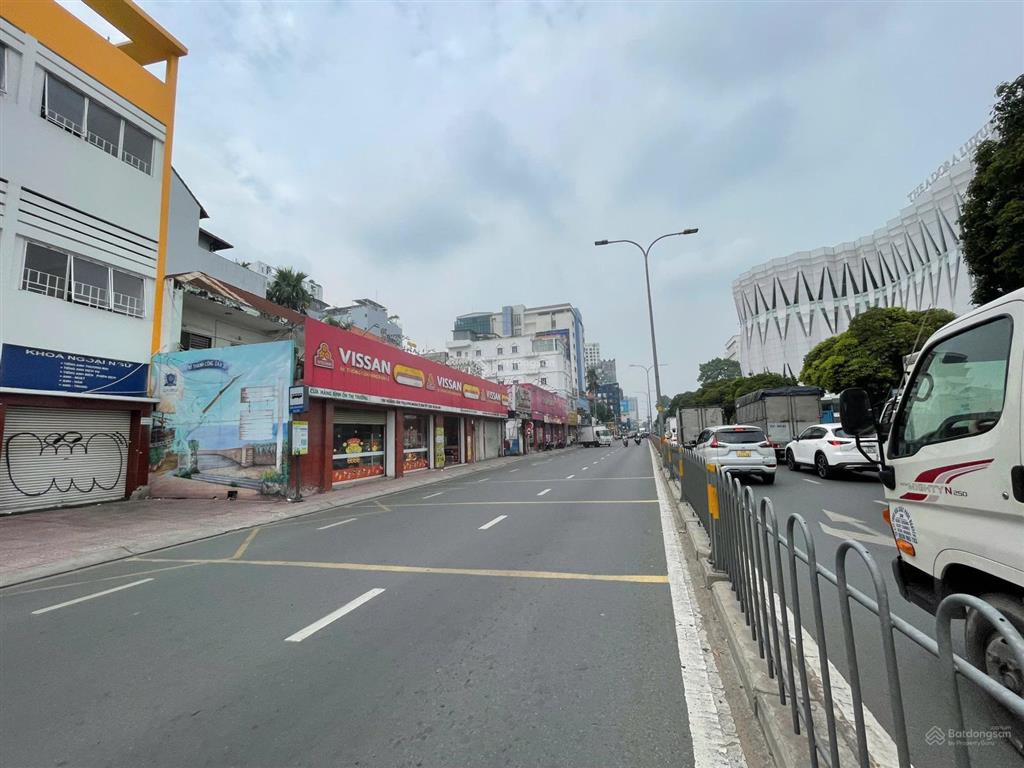 Toà nhà! mt 2300m2 185 187 hoàng văn thụ p. 8 phú nhuận (trước là trường đại học)