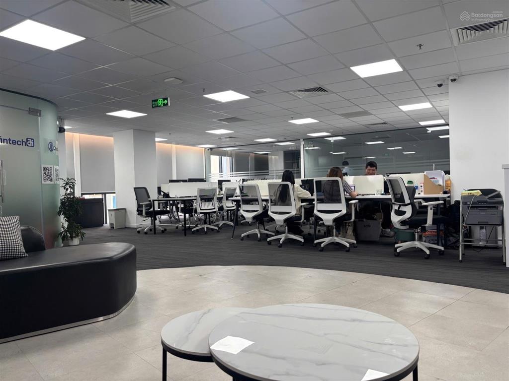Toà nhà văn phòng tú xương trung tâm q3 2000m2 h t 7l st tm