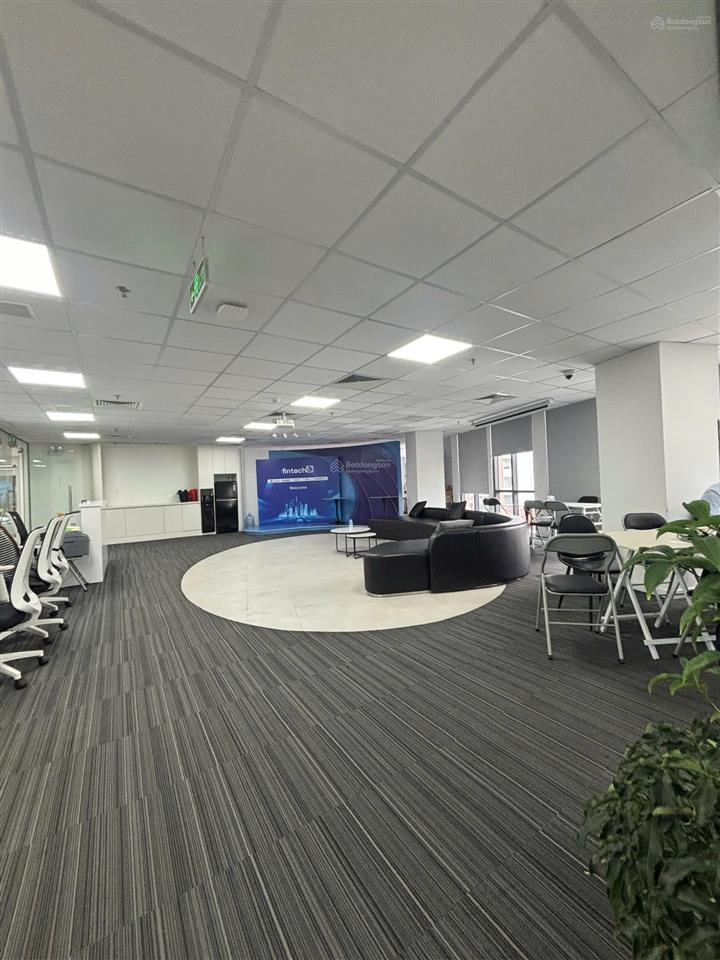 Toà nhà văn phòng tú xương trung tâm q3 2000m2 h t 7l st tm