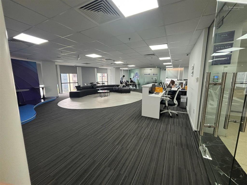 Toà nhà văn phòng tú xương trung tâm q3 2000m2 h t 7l st tm
