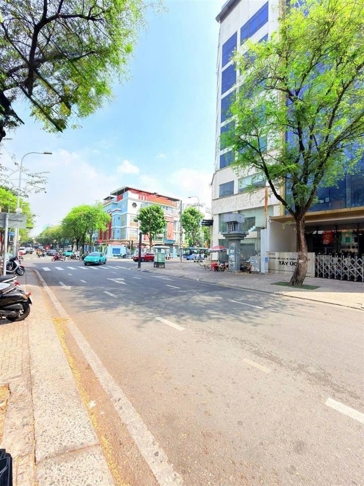 Cho thuê toà nhà mặt tiền bà huyện thanh quan q3