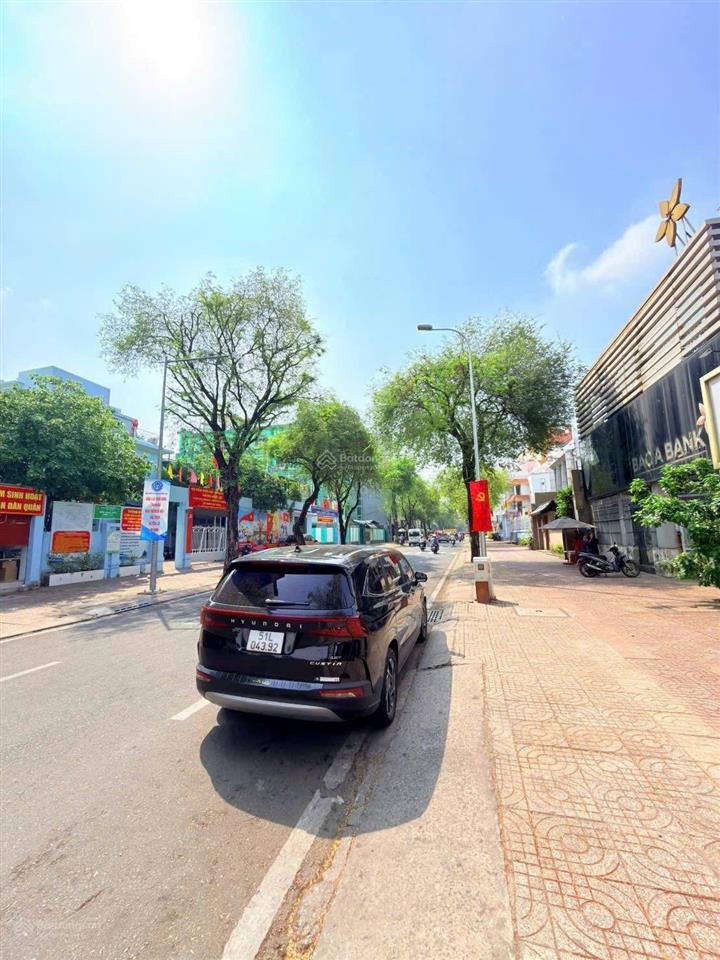 Cho thuê toà nhà mặt tiền bà huyện thanh quan q3