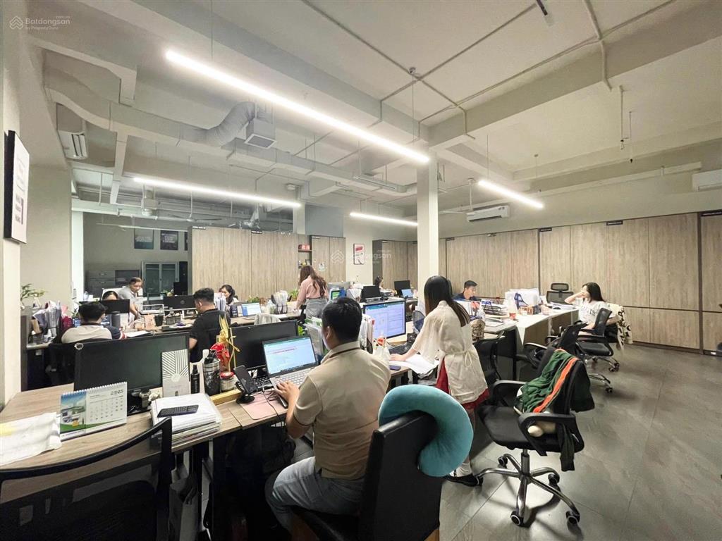 Cho thuê tòa nhà (dt sàn 3000m2) mặt tiền nguyễn văn trỗi pn  1 hầm 1 trệt 11 lầu
