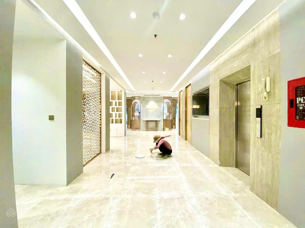 Cho thuê tòa nhà! mặt tiền lý tự trọng p. bến thành q1 (12x20m)