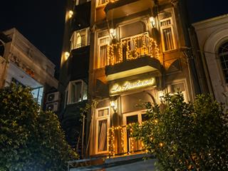 Bán tòa nhà sân bay  hoàng văn thụ  8x20m  9 tầng, thuê 220tr/th, bán 50 tỷ