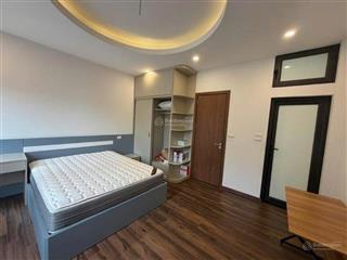 Nhà đẹp ở ngay  trung tâm việt hưng gần big c long biên  20m ra trường c1 việt hưng  ở sướng