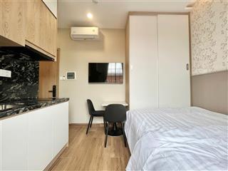 Cho thuê căn hộ studio ban công thiết kế hiện đại gần trần não ga metro đầy đủ nội thất