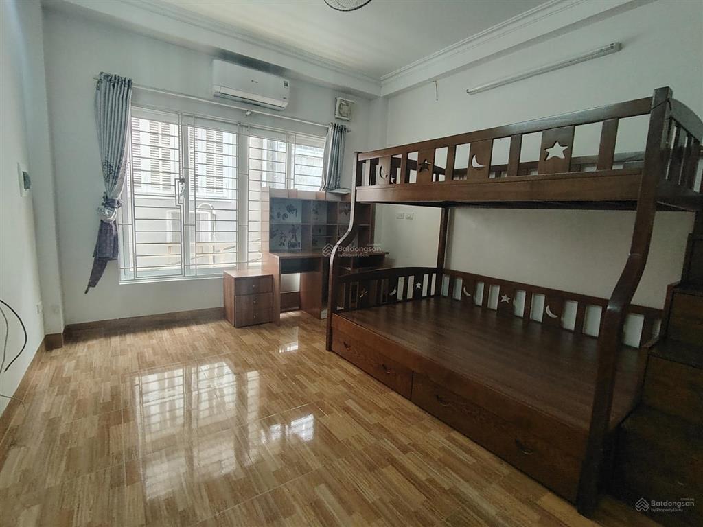 Bán nhà thi sĩ  phố hồng tiến  5 tầng  dân xây  ngõ thông  ô tô 20m  3pn  nhỉnh 8 tỷ