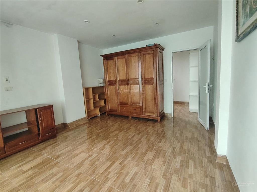 Bán nhà thi sĩ  phố hồng tiến  5 tầng  dân xây  ngõ thông  ô tô 20m  3pn  nhỉnh 8 tỷ