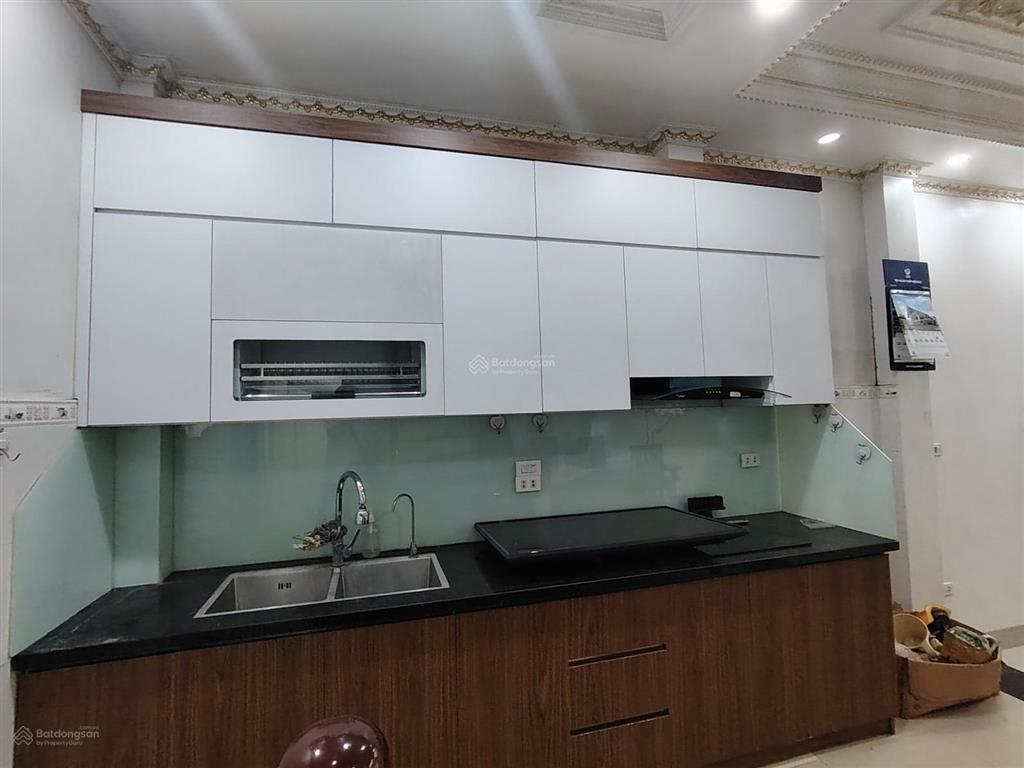 Bán nhà thi sĩ  phố hồng tiến  5 tầng  dân xây  ngõ thông  ô tô 20m  3pn  nhỉnh 8 tỷ