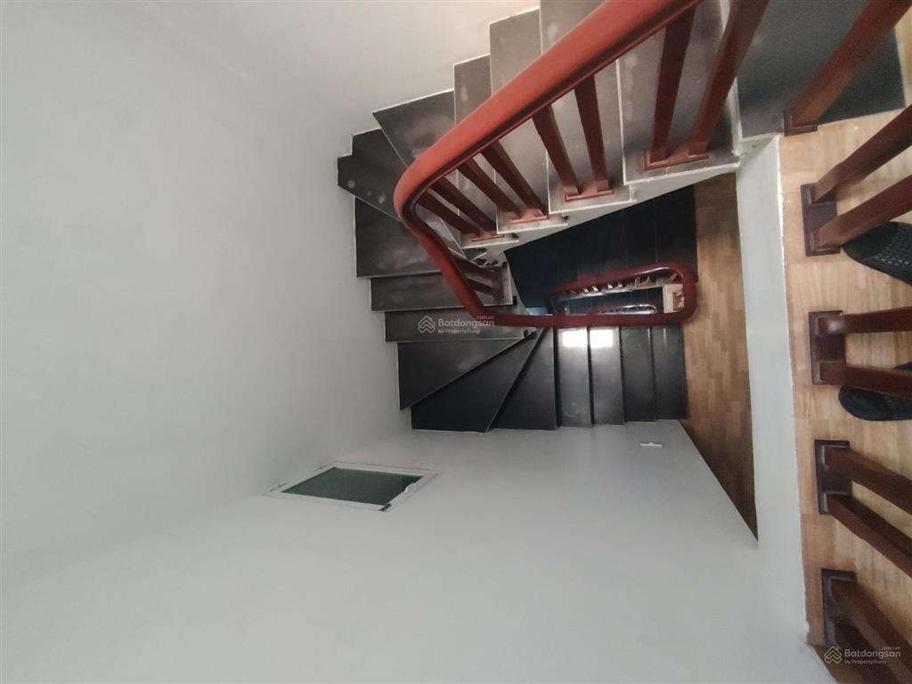 Bán nhà thi sĩ  phố hồng tiến  5 tầng  dân xây  ngõ thông  ô tô 20m  3pn  nhỉnh 8 tỷ