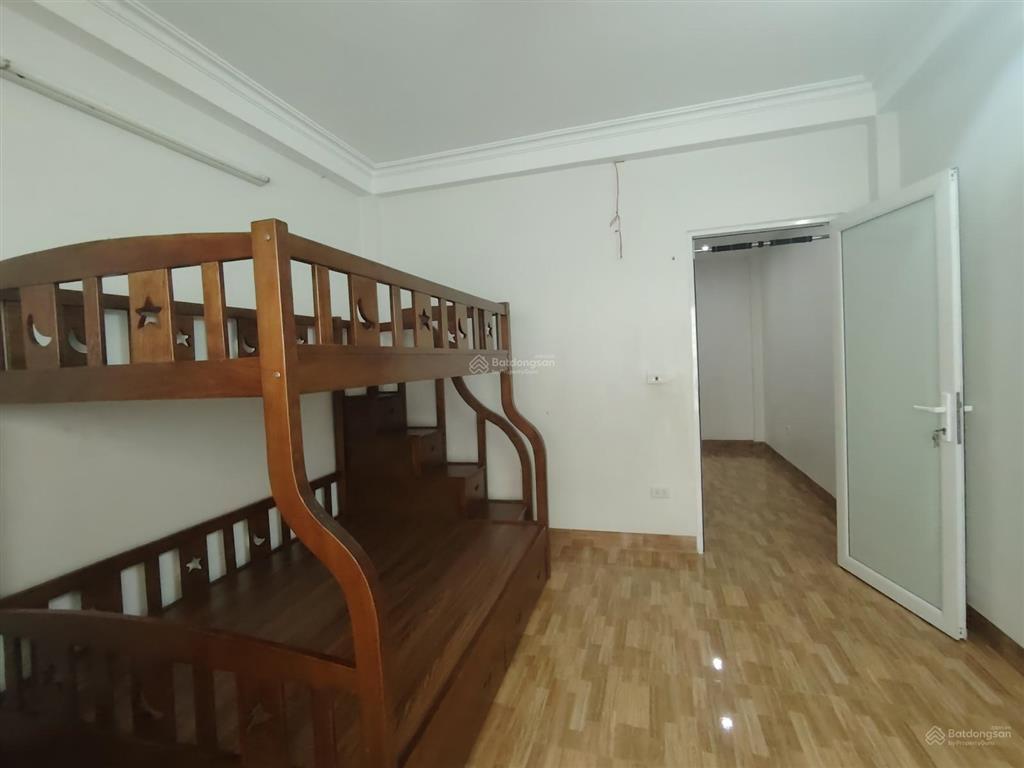 Bán nhà thi sĩ  phố hồng tiến  5 tầng  dân xây  ngõ thông  ô tô 20m  3pn  nhỉnh 8 tỷ