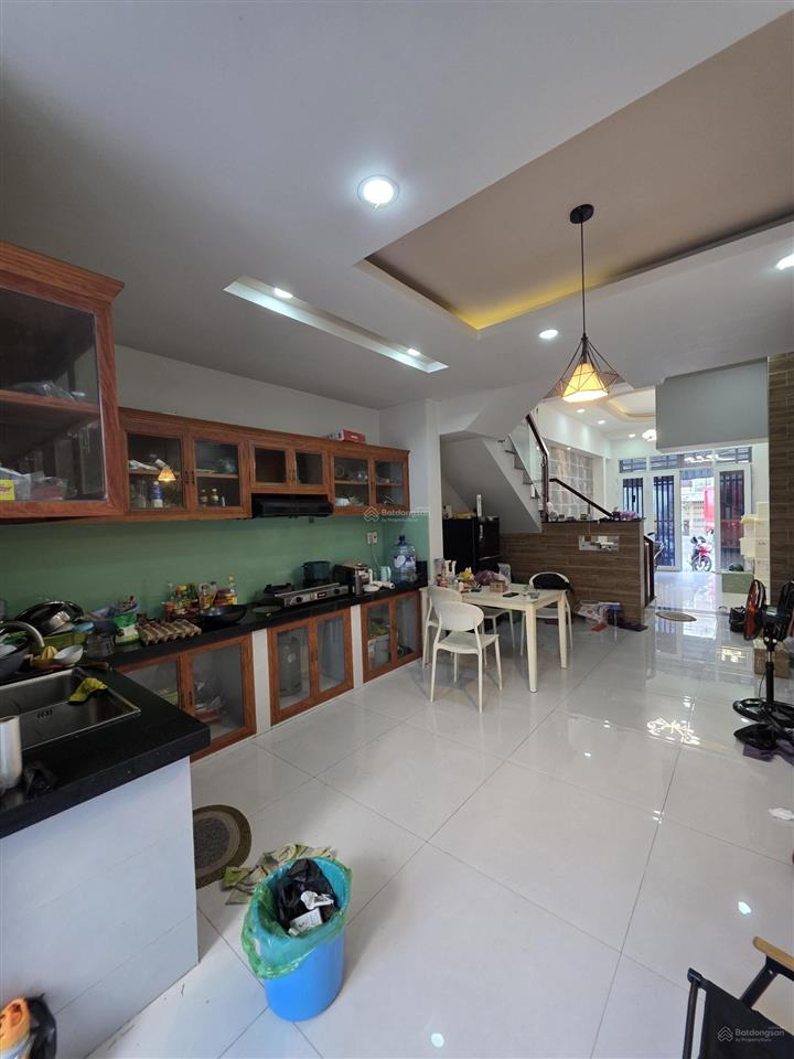 Nhà hẻm 8m. dt 4m x 18m nở hậu 5.3m đúc 4 tầng đường tân hóa giáp quận 11. giá nhỉnh 8 tỷ